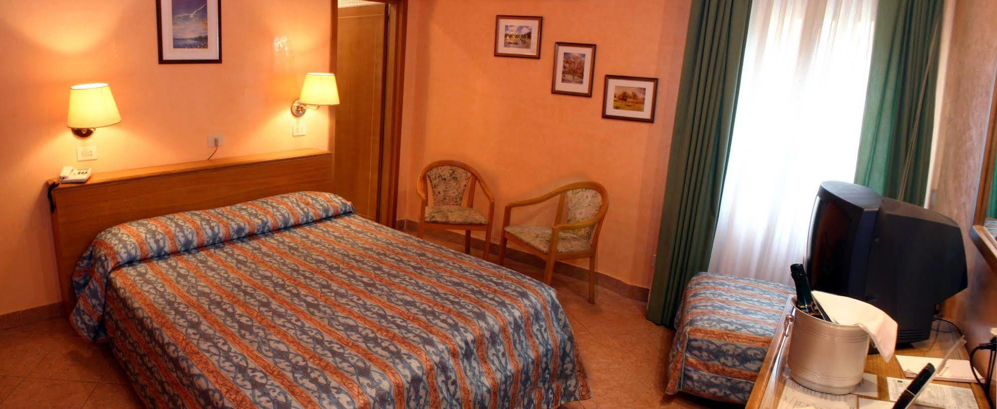 Hotel Patria Róma Szoba fotó